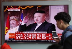 Η Β. Κορέα επιδεικνύει την ισχύ της με μεγάλη στρατιωτική παρέλαση και νέες προειδοποιήσεις
