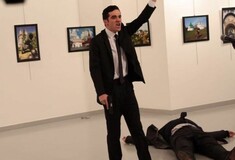 Δολοφονήθηκε ο Ρώσος πρεσβευτής στην Άγκυρα