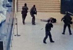 Tι ακριβώς συνέβη σήμερα στο Μουσείο του Λούβρου- Η επίθεση σε στρατιωτική περίπολο και η εξουδετέρωση του δράστη