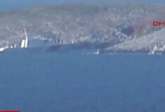 Νέες προκλήσεις από τους Τούρκους που δείχνουν ακταιωρό τους να έχει ρίξει άγκυρα στα Ίμια και το πλήρωμα να βγάζει φωτογραφίες