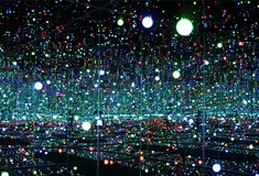 Ο παράξενος, εκθαμβωτικός κόσμος της Yayoi Kusama