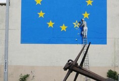 Μόλις αποκαλύφθηκε το νέο έργο του Banksy και είναι για το Brexit