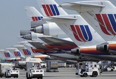 Η United Airlines απαγορεύει σε δύο έφηβες να επιβιβαστούν στην πτήση τους γιατί φορούσαν κολάν