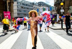 London Pride: Φωτογραφίες από την μεγάλη παρέλαση Υπερηφάνειας του Λονδίνου