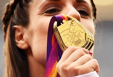 H Κατερίνα Στεφανίδη κρέμασε στο στήθος της το χρυσό μετάλλιο - Βίντεο και φωτογραφίες από την απονομή