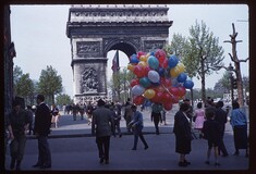Στους δρόμους του Παρισιού το 1960