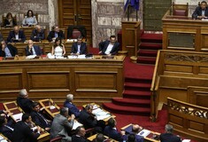 Θύελλα στη Βουλή για τις τροπολογίες- Αποχώρησε και η ΝΔ από τη συνεδρίαση