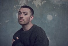 Γιατί η μπαλάντα του Sam Smith όπου κλαίει τον χαμένο του έρωτα σαρώνει;