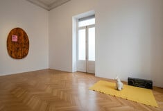 Ο Mike Kelley και το «Κάστρο της Μοναξιάς» του στην Αθήνα