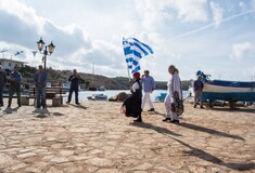 Η συγκινητική παρέλαση στους Αρκιούς - Ένας μαθητής, μια δασκάλα και η ελληνική σημαία