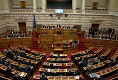 Ενημέρωση στη Βουλή για τη ρύπανση στον Σαρωνικό