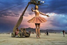 Burning Man 2017 - 60 φωτογραφίες από την δυστοπική μητρόπολη στην έρημο Νεβάδα