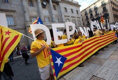 Σε επιφυλακή οι ισπανικές αρχές ενόψει του δημοψηφίσματος στην Καταλονία - Θα διώχνουν όσους πηγαίνουν στα εκλογικά τμήματα