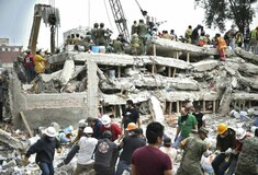 Κρίσιμες τελευταίες ώρες για να ανασυρθούν επιζώντες από τα συντρίμμια στο Μεξικό