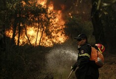 Δύσκολη νύχτα στον Κάλαμο: Συνεχείς αναζωπυρώσεις - Σε κατάσταση έκτακτης ανάγκης η περιοχή (upd)