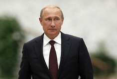 O Πούτιν απαντά στις κυρώσεις των ΗΠΑ διώχνοντας 755 Αμερικανούς διπλωμάτες από τη Ρωσία