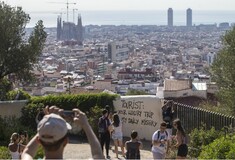 Να γιατί οι κάτοικοι τουριστικών πόλεων μισούν πλέον τους τουρίστες