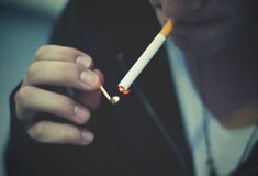 Έλληνες και τσιγάρο - Πόσο κοντά είμαστε στο τέλος αυτής της σχέσης και τι θυμώνει τους πολίτες