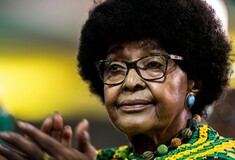 Πέθανε η ακτιβίστρια κατά του Απαρτχάιντ και πρώην σύζυγος του Μαντέλα, Γουίνι