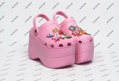 Αυτά τα Crocs του οίκου Balenciaga έγιναν sold out πριν καν κυκλοφορήσουν