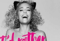 Η Τζίλιαν Άντερσον ποζάρει γυμνή για την Peta