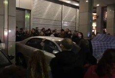 Το ΠΑΜΕ στο υπουργείο Οικονομικών - Ένταση με τα ΜΑΤ