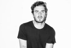 Ο Nicolas Jaar λειτουργεί ενάντια στη λογική και τα πηγαίνει περίφημα