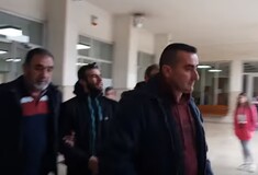 Οργή για τον Δημήτρη Ματζαβίνο - Χαμογελαστός στον ανακριτή ο συλληφθείς για αποπλάνηση ανηλίκων