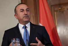 Τσαβούσογλου: Οι Κούρδοι μαχητές θα παραδώσουν τα όπλα τους όταν αποχωρήσουν από το Μανμπίτζ