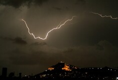 Εντυπωσιακό timelapse βίντεο από τους κεραυνούς το βράδυ του Σαββάτου στην Αθήνα