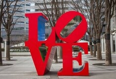 Ο Robert Indiana, ο καλλιτέχνης του πασίγνωστου LOVE, πέθανε στα 89 του