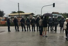 Ισχυρές δυνάμεις των ΜΑΤ στο ΧΥΤΑ Λευκίμμης στην Κέρκυρα