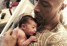 Ο «The Rock» έγινε ξανά πατέρας- Η τρυφερή φωτογραφία με την κόρη του και το δυνατό μήνυμα προς άλλους μπαμπάδες
