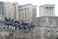 Έκλεισε η Ακρόπολη για λόγους ασφαλείας - Τέσσερις οι τραυματίες από τον κεραυνό