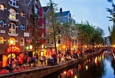 Η Ολλανδία αποφάσισε να πολεμήσει τον υπερτουρισμό - Τα μέτρα στο Άμστερνταμ