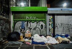 Θερμαινόμενους χώρους ανοίγει ο Δήμος Αθηναίων για την προστασία των αστέγων από το ψύχος