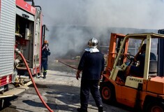 Ισχυρή δύναμη της Πυροσβεστικής για φωτιά στο Λαύριο