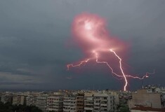 Η κακοκαιρία σάρωσε την Β. Ελλάδα - Εικόνες που τρομάζουν από κεραυνούς στη Θεσσαλονίκη