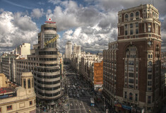 Η Μαδρίτη βγάζει εκτός σχεδόν όλα τα σπίτια της Airbnb - Η απόφαση που διχάζει