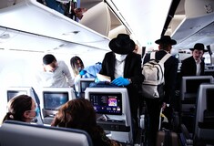 Μια φωτογράφος καταγράφει τη σουρεαλιστική πτήση από τη Νέα Υόρκη στο Τελ Αβίβ, εν μέσω πανδημίας