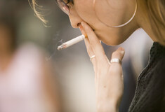 Δημοσκόπηση για αντικαπνιστικό: Τι λένε οι πολίτες και πόσοι αντιδρούν τελικά στην απαγόρευση του τσιγάρου