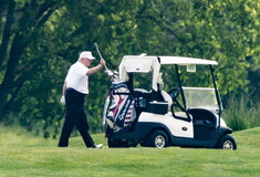 ΗΠΑ: Πάνω από 97.000 οι νεκροί από κορωνοϊό και «ο Τραμπ πήγε για γκολφ»