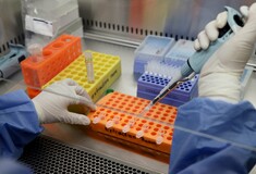 Κορωνοϊός: Πιθανόν τον Σεπτέμβριο το εμβόλιο - Η εταιρεία AstraZeneca έχει παραγγελίες για 400 εκατ. δόσεις