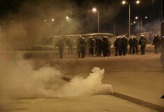Σοβαρά επεισόδια σε Χίο και Λέσβο για το μεταναστευτικό - Πεδίο μάχης τα λιμάνια