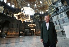 Στην Αγία Σοφία ο Ερντογάν - Επιβλέπει τις εργασίες μετατροπής σε τζαμί