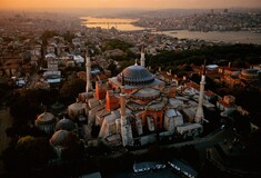 Η Αγία Σοφία τζαμί: Κόκκινο χαλί 14.000 τ.μ, μεταφορά συμβόλων και διατήρηση του ονόματος - Οι αλλαγές