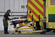 Κορωνοϊός στη Βρετανία: Πάνω από 550 νεκροί σε 24 ώρες - Νέο αρνητικό ρεκόρ