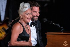 Η Lady Gaga απάντησε στις φήμες για τον Μπράντλεϊ Κούπερ και γιατί είχε ντυθεί με ωμό κρέας