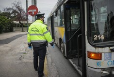 ΜΜΜ: Μείωση 90% των επιβατών, αλλά σε κάποια λεωφορεία συνωστίζονται- Ελέγχους ζητούν οι εργαζόμενοι