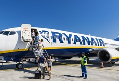 Ryanair: Ανακοίνωσε σχέδιο με περικοπές μισθών και 3000 απολύσεις - Δεν περιμένει ανάκαμψη πριν το 2022